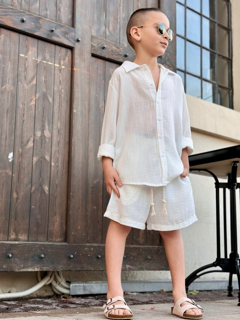 חליפת פשתן לבן